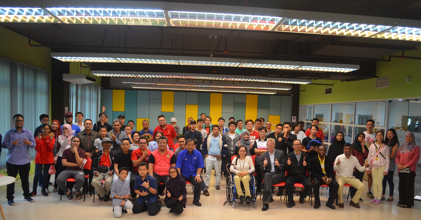 Group photo of the participants of the Swinburne Sarawak Chess Open.