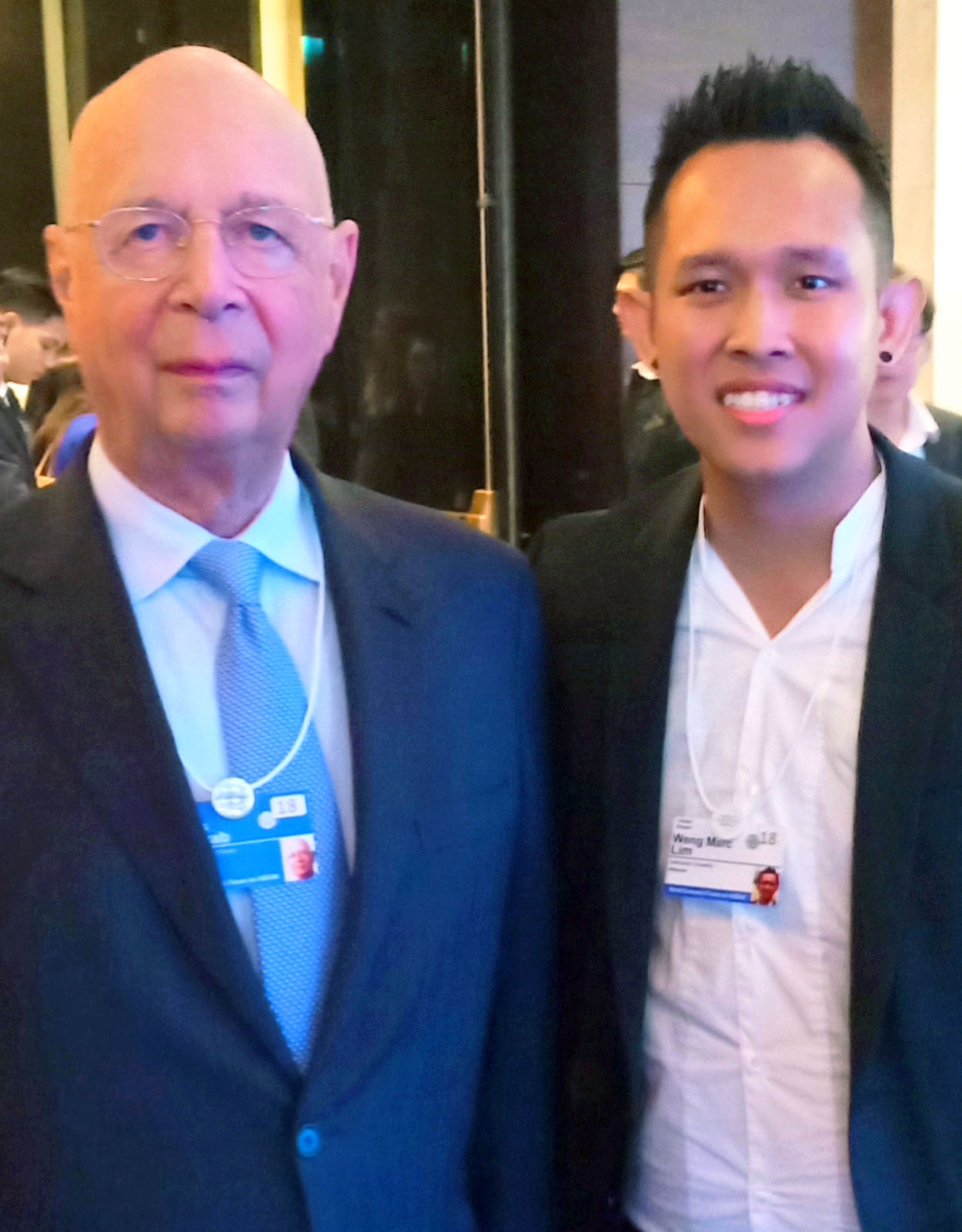 Dr Lim (right) with Founder and Executive Chairman of the WEF Professor Klaus Schwab.