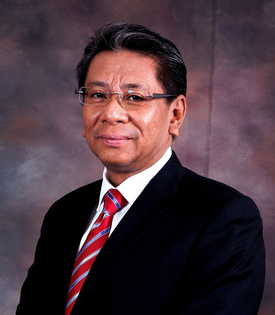 Director of Yayasan Sarawak Tuan Haji Azmi bin Haji Bujang.