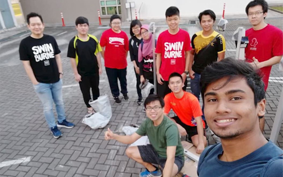 Staff and student volunteers from IEEE Swinburne Sarawak Student Branch.