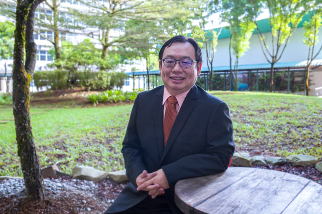 Pro-Vice Chancellor (Academic) of Swinburne Sarawak Ir. Professor Lau Hieng Ho.