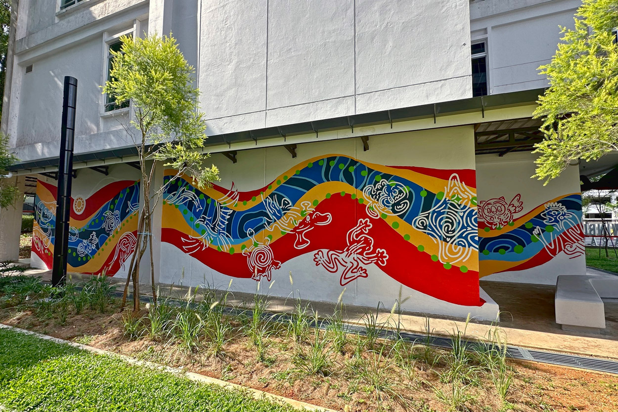 Swinburne Sarawak’s new mural harmonises Australian wildlife and Sarawak’s rivers