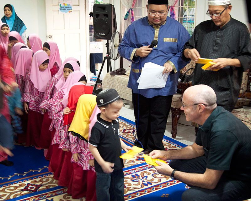 Underprivileged children treated to breaking of fast ...