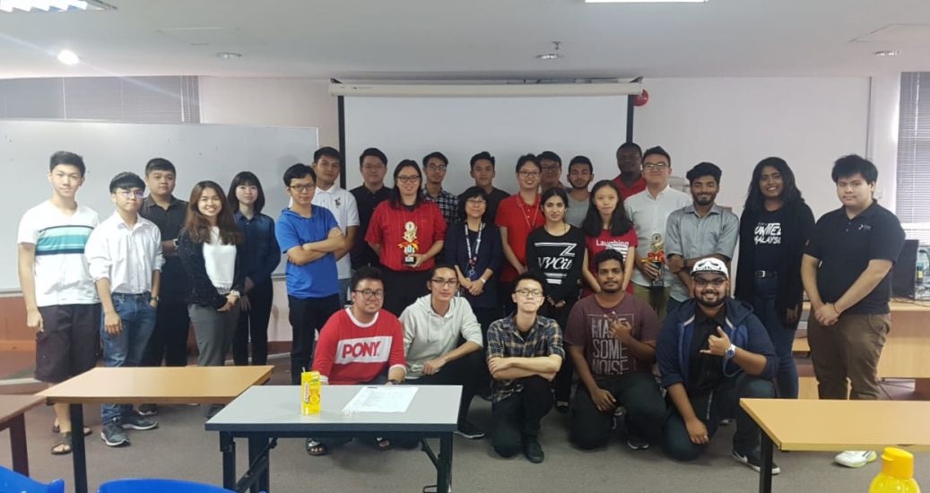 Participants and Swinburne Debaters’ Club organizing team at the close of the event.