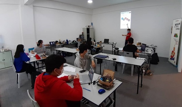 One of the coding and electronic boot camps held in three cities. 