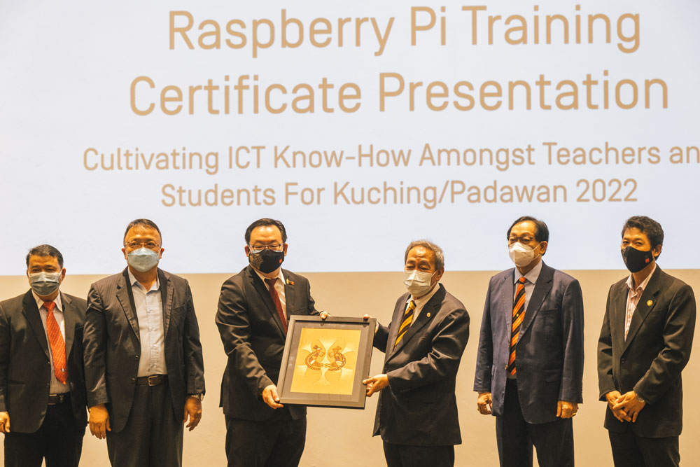58 educators completed Swinburne Sarawak’s Raspberry Pi training