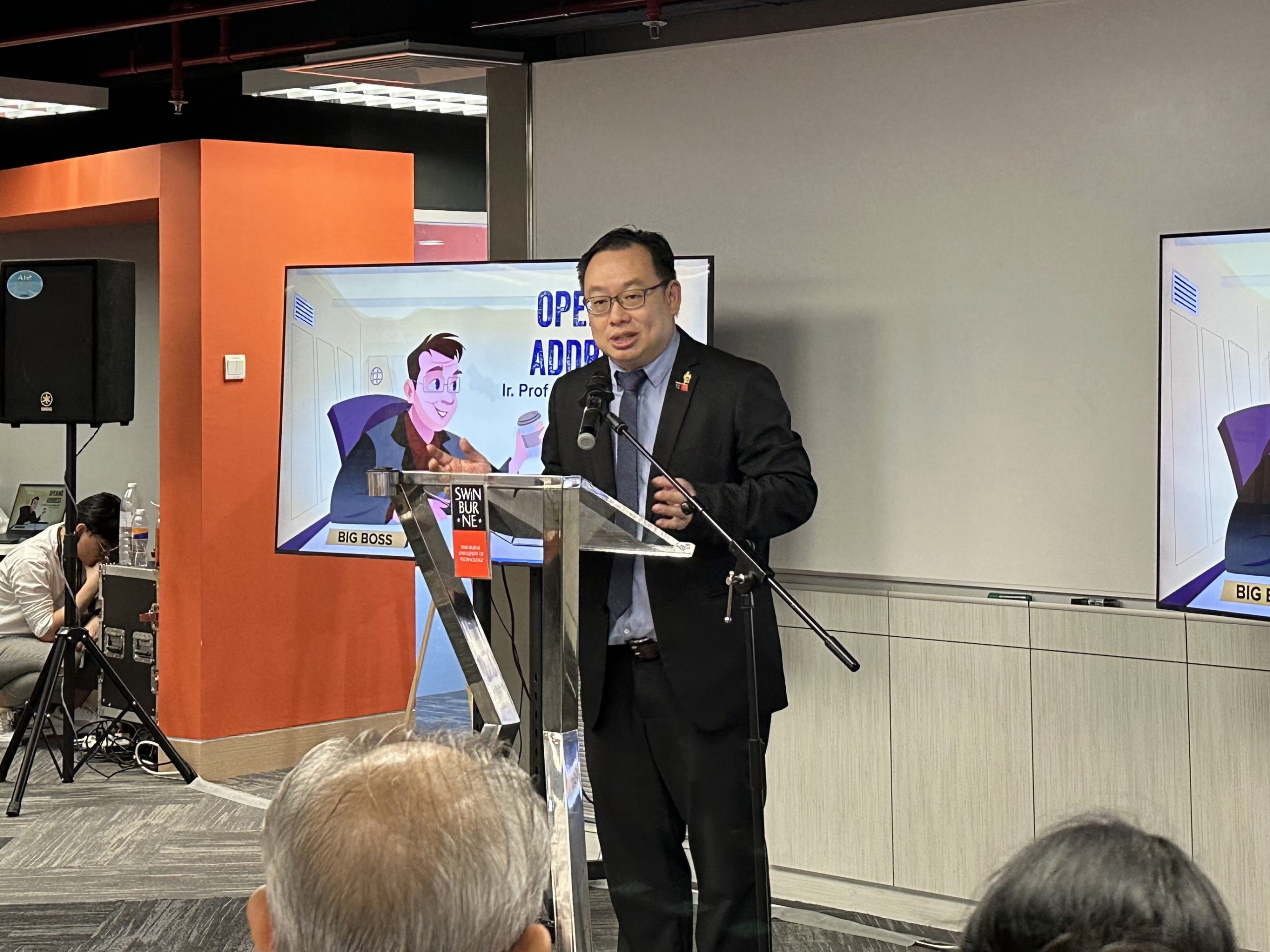 <em>Ir Professor Lau Hieng Ho delivers his speech at the GradX launching event.</em>