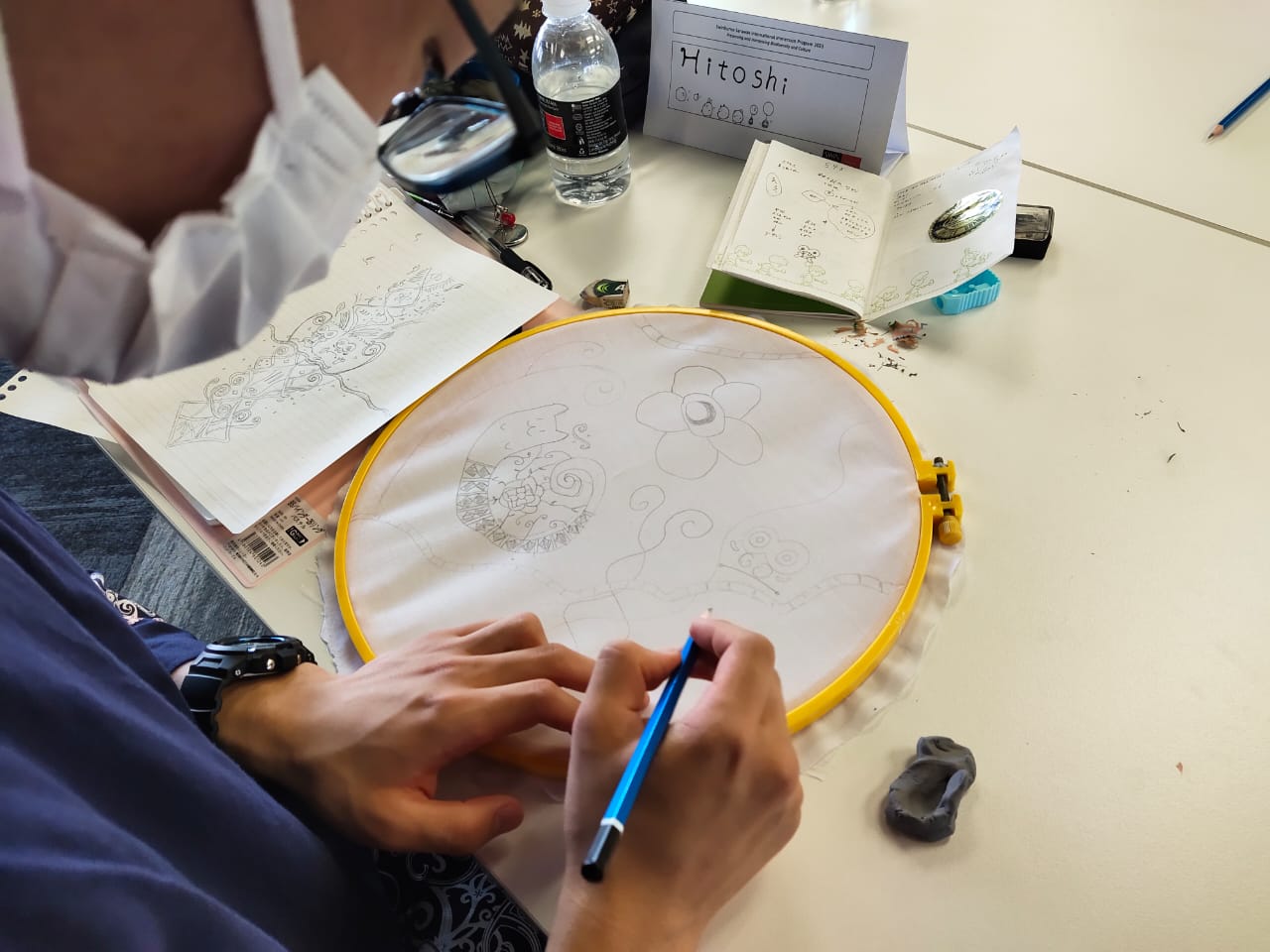 Hitoshi, a student from KUIS, creates his own batik piece during one of the in-class activities at Swinburne Sarawak.