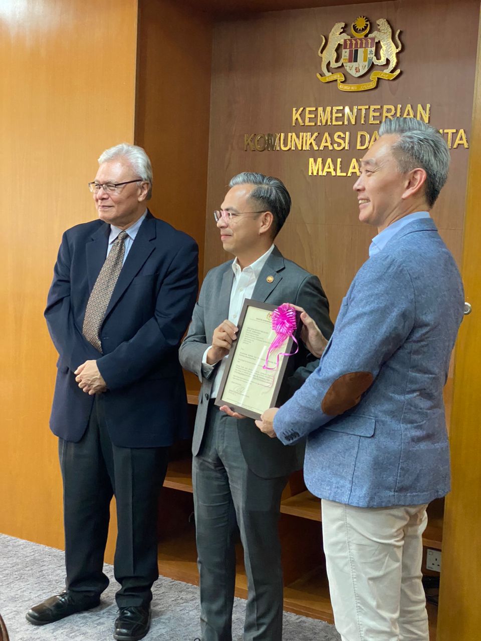 Wee (right) receives his letter of appointment from YB Ahmad Fahmi Mohamed Fadzil.