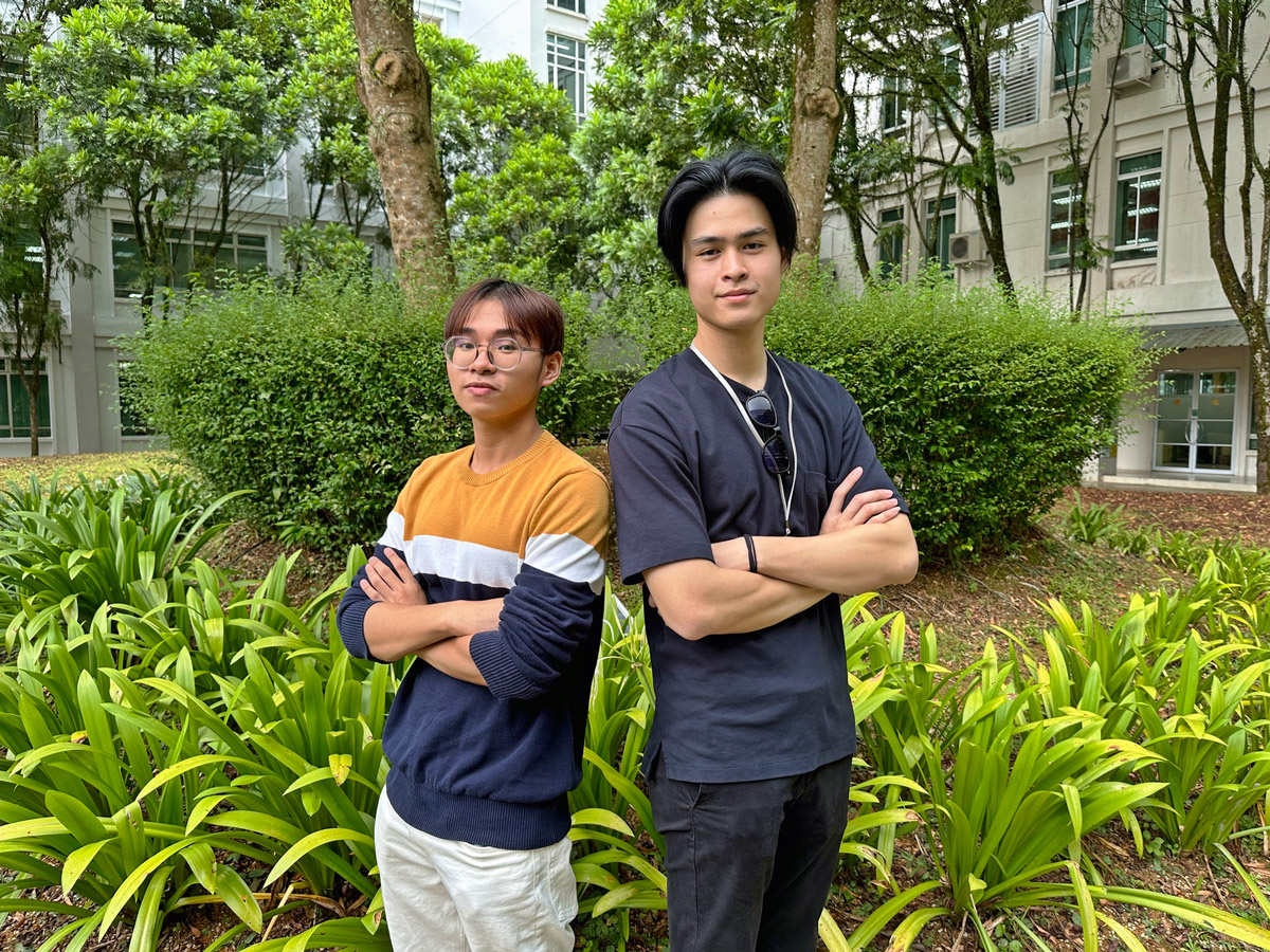 Mohd Aiman (left) and Harvey Phui, two students from Swinburne Sarawak’s EEP July 2023 cohort.