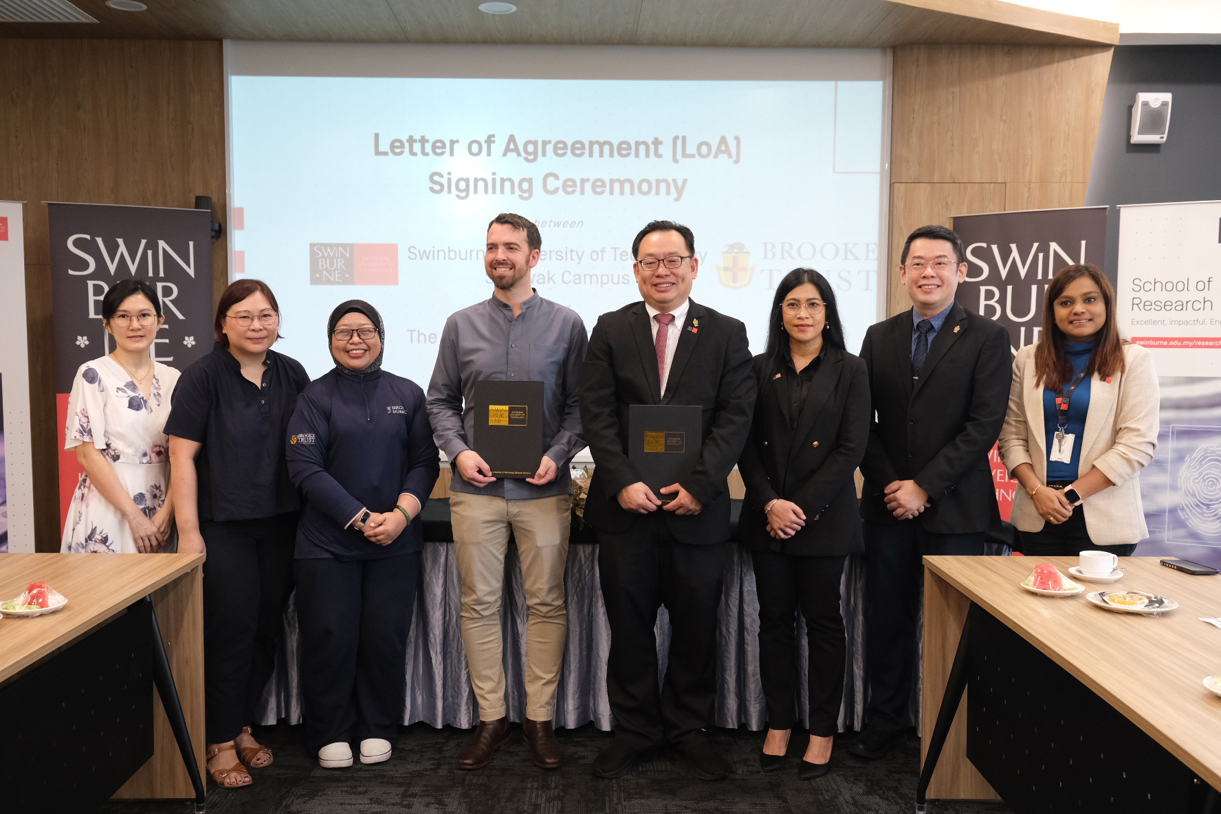 A group photo taken during the LoA signing ceremony, with Ir Professor Lau Hieng Ho (fourth right) and Mr Jason Brooke (fourth left). Also seen are (from third left) Ms Salliza Sideni, Museums Manager of The Brooke Trust and Museums; Professor Dr Ida Fatimawati bt Adi Badiozaman, Swinburne Sarawak Deputy Pro Vice-Chancellor (Research); Ir Professor Sim Kwan Yong, Swinburne Sarawak Deputy Pro Vice-Chancellor (Academic) and others.