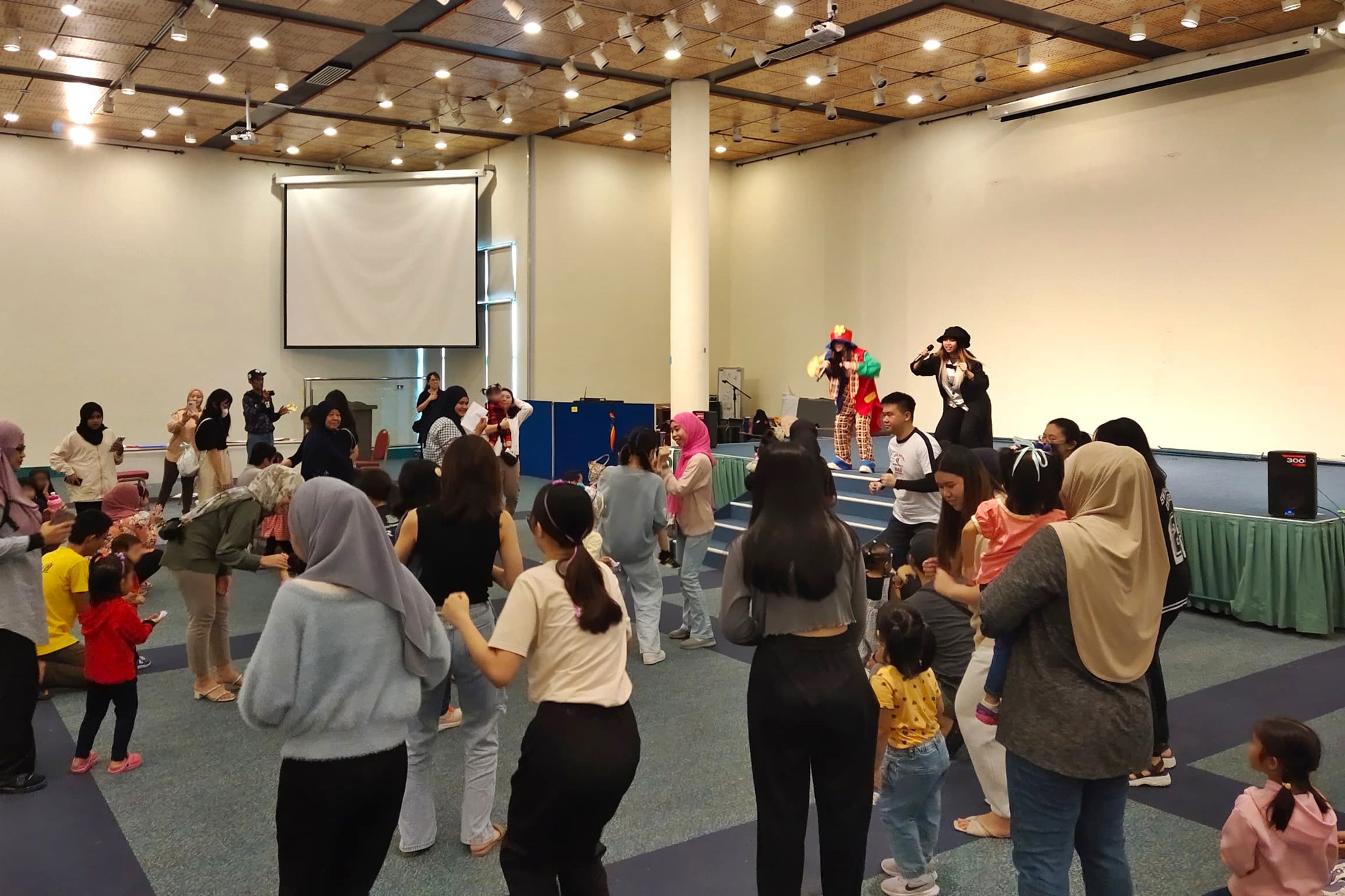 The children and parents perform the Chicken Dance during the music and movement session.