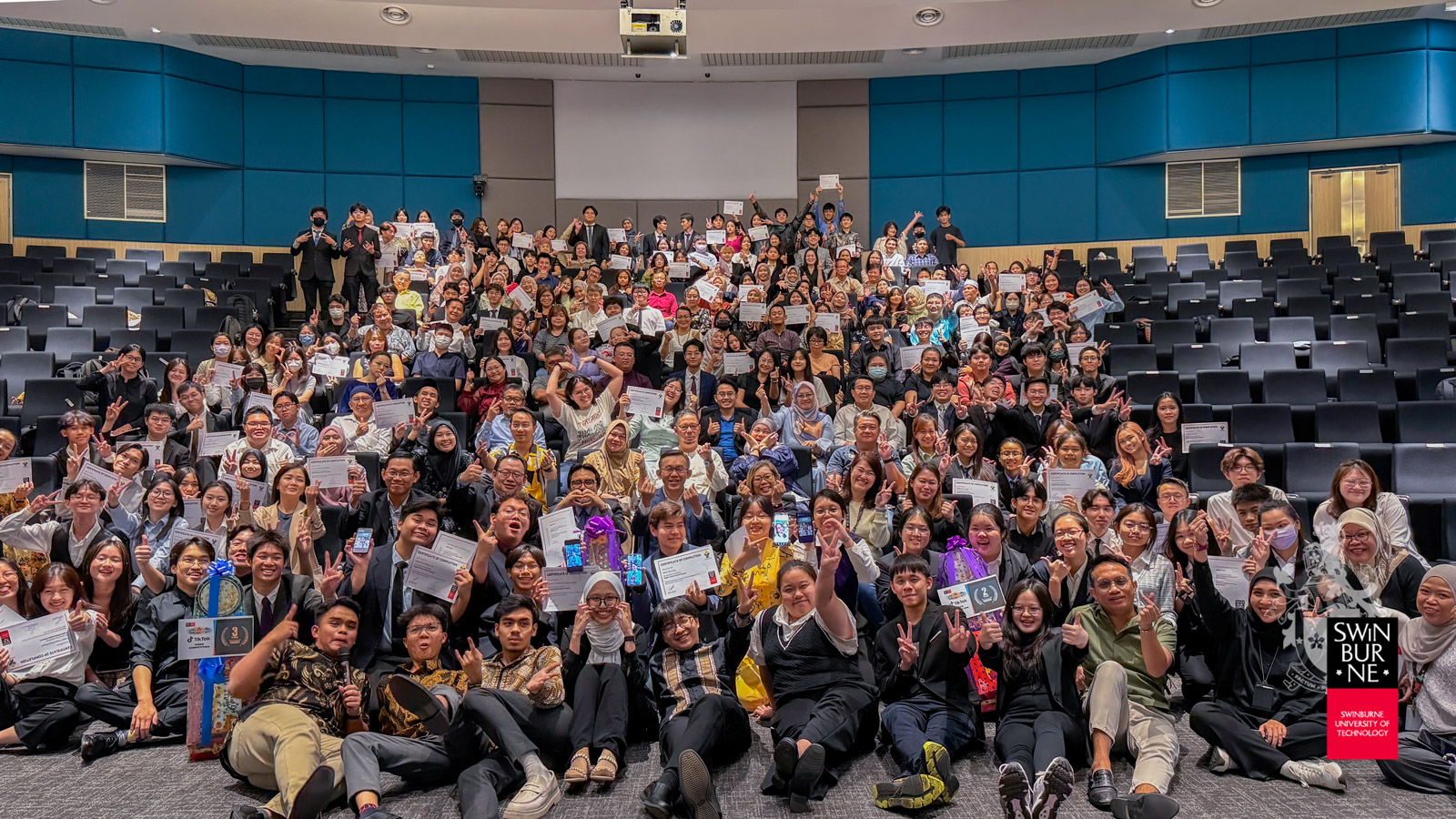 Swinburne’s April 2024 EEP intake celebrates completion of the program