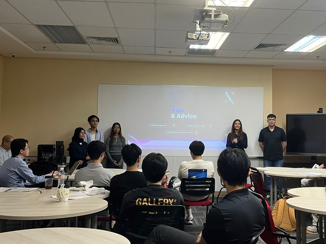 Swinburne Sarawak hosts Temasek Polytechnic for a global study visit, showcasing ICT excellence, student projects, and campus innovation.