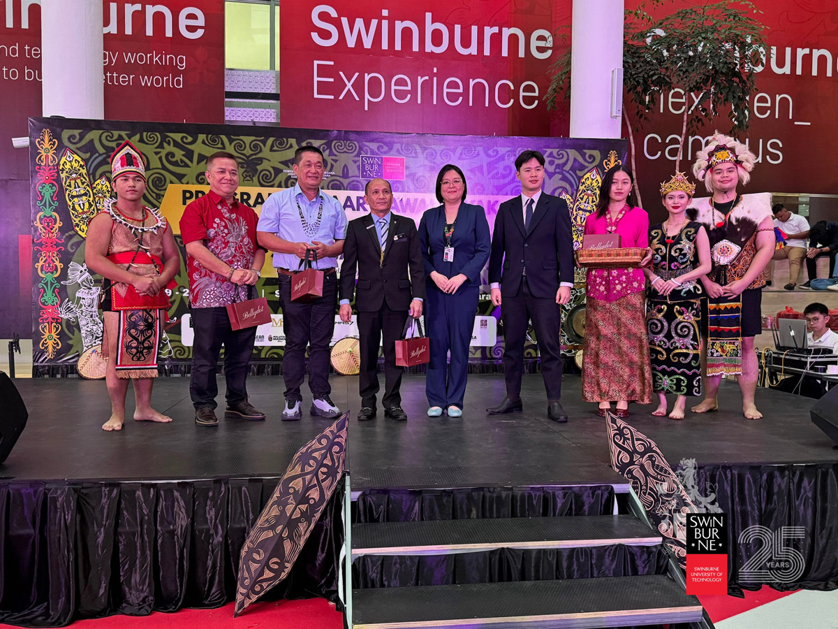 Mr Giri Anak Nyareng (fourth left), YB See Chee How, and other guests at the opening ceremony.