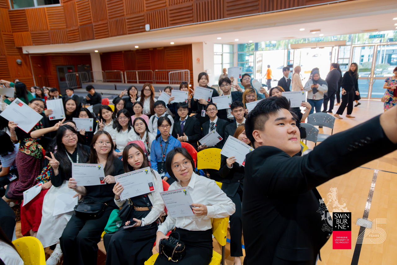 Swinburne Sarawak's range of scholarships and financial assistance give you an affordable Australian degree without breaking the bank.