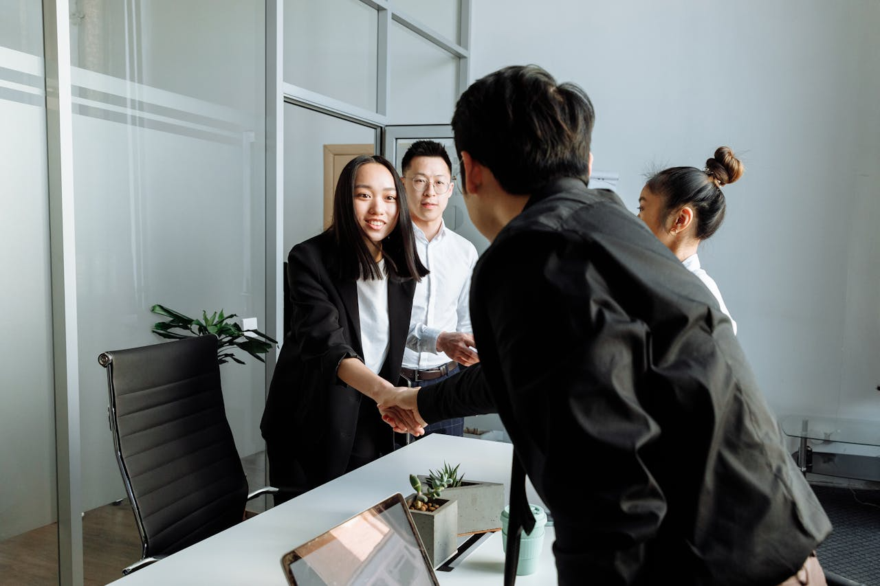 Work Integrated Learning (WIL) at Swinburne bridges study with your desired career, all while earning credits, gain industry experience, and build networks.