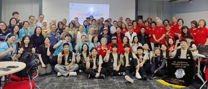 AI Made Simple: Older Adults Take the Lead in Digital Inclusion Through Intergenerational Learning