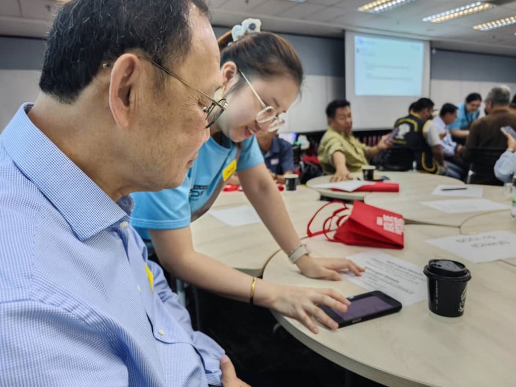 A facilitator assists a participant.