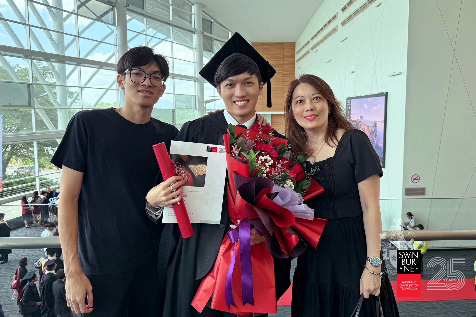 Valedictorian Gavin Ng (centre) with his family.