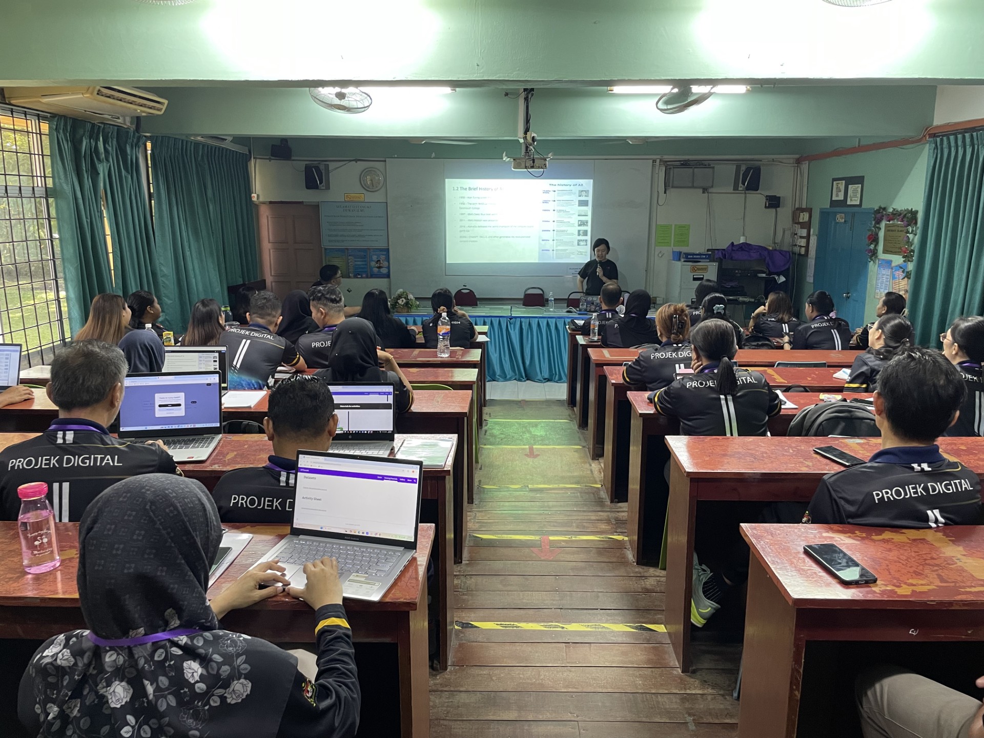 Swinburne Sarawak champions inclusive innovation by bringing digital literacy and AI education to rural educators, senior citizens and underserved communities across Sarawak.