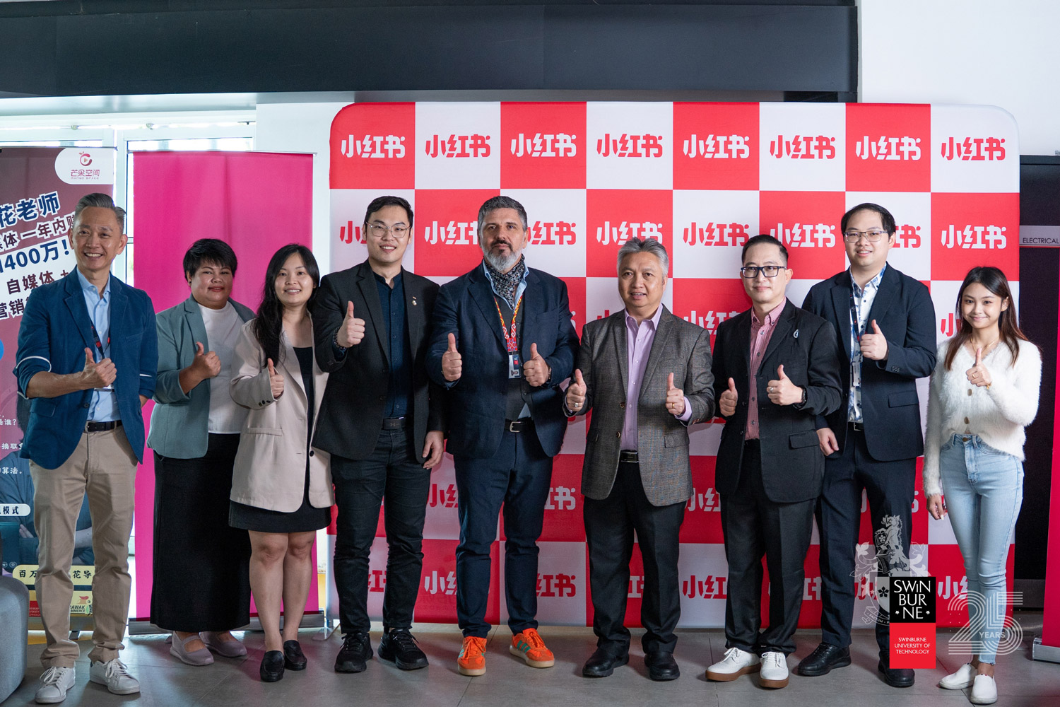 YB Datuk Snowdan Lawan (fourth right) in the Opportunity Zone with design lecturers and Mango Space Borneo staff. Also seen are Associate Professor Dr Predrag K Nikolic (fifth left) and Professor Dr Brian Wong Kee Mun (third right).
