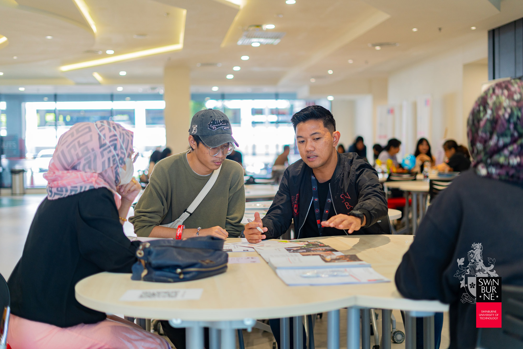 Swinburne Sarawak Open Day on 24 January 2026 helps students and parents understand study pathways, funding options, and the Free Tertiary Education Scheme (FTES).