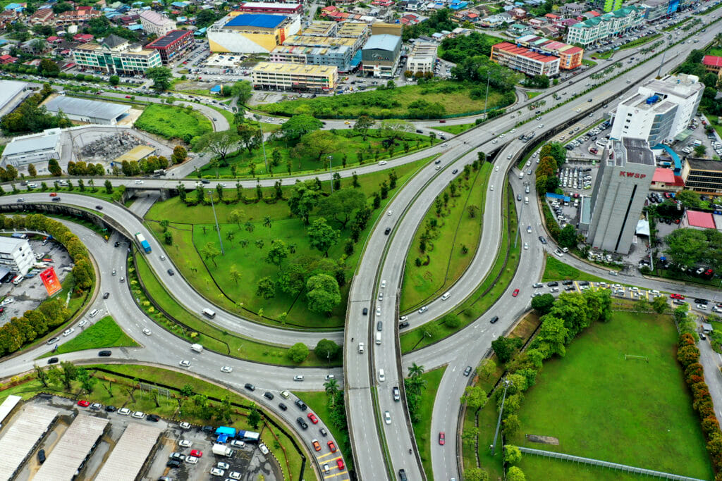 Large multi-lane roundabouts can improve traffic flow and safety, but their design and driver navigation determine how effectively they serve busy city roads.