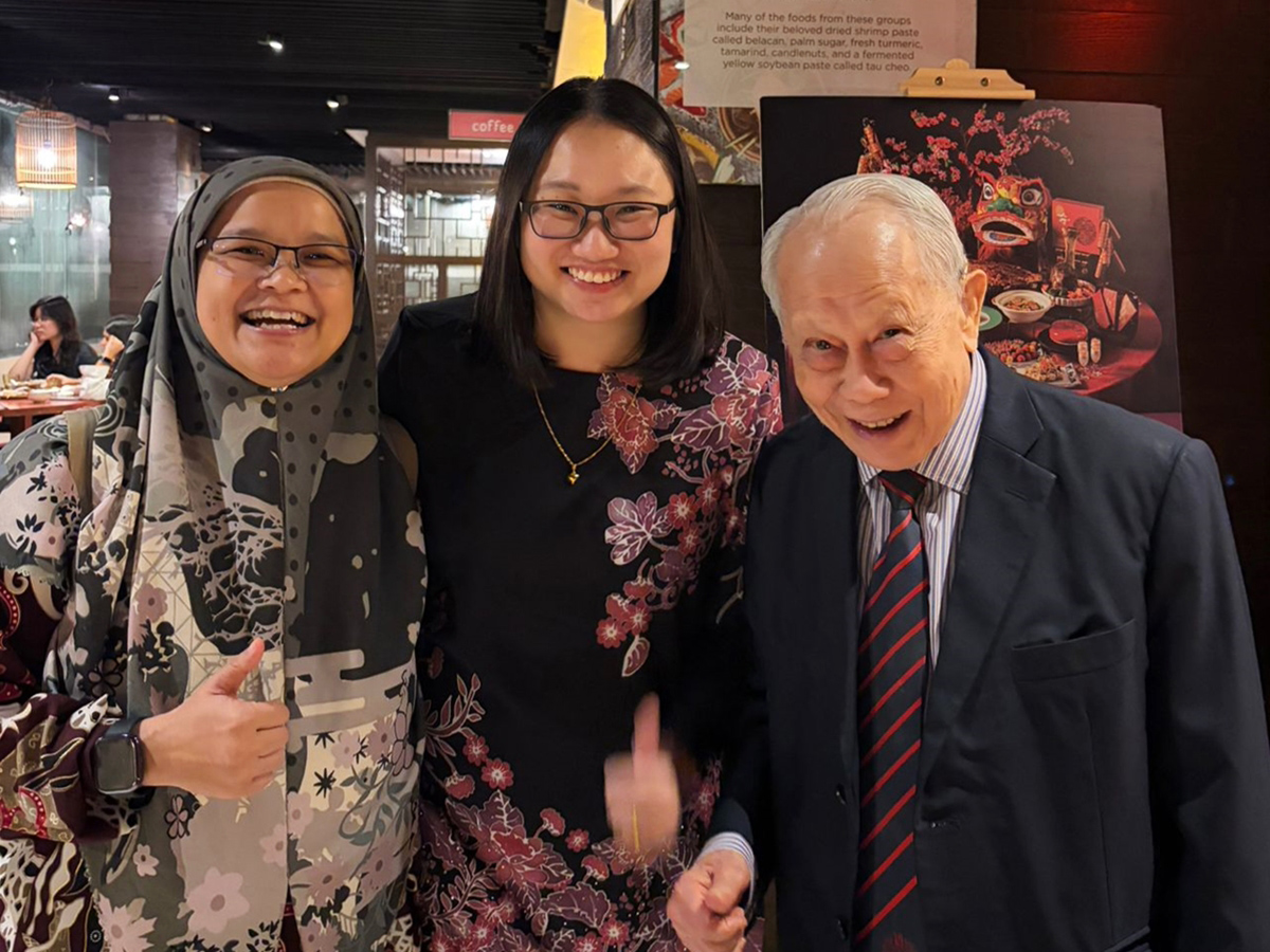 <em>Ts Associate Professor Dr Miko Chang May Lee (centre) along with Professor Dr Fatin Aliah Phang Abdullah (left) and Academician Tan Sri Emeritus Professor Datuk Dr Augustine Ong Soon Hock.</em>