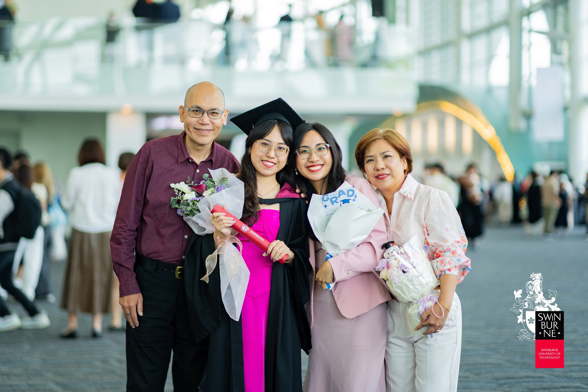 Victoria Frances Teng May Wen (second from left) with her family. 