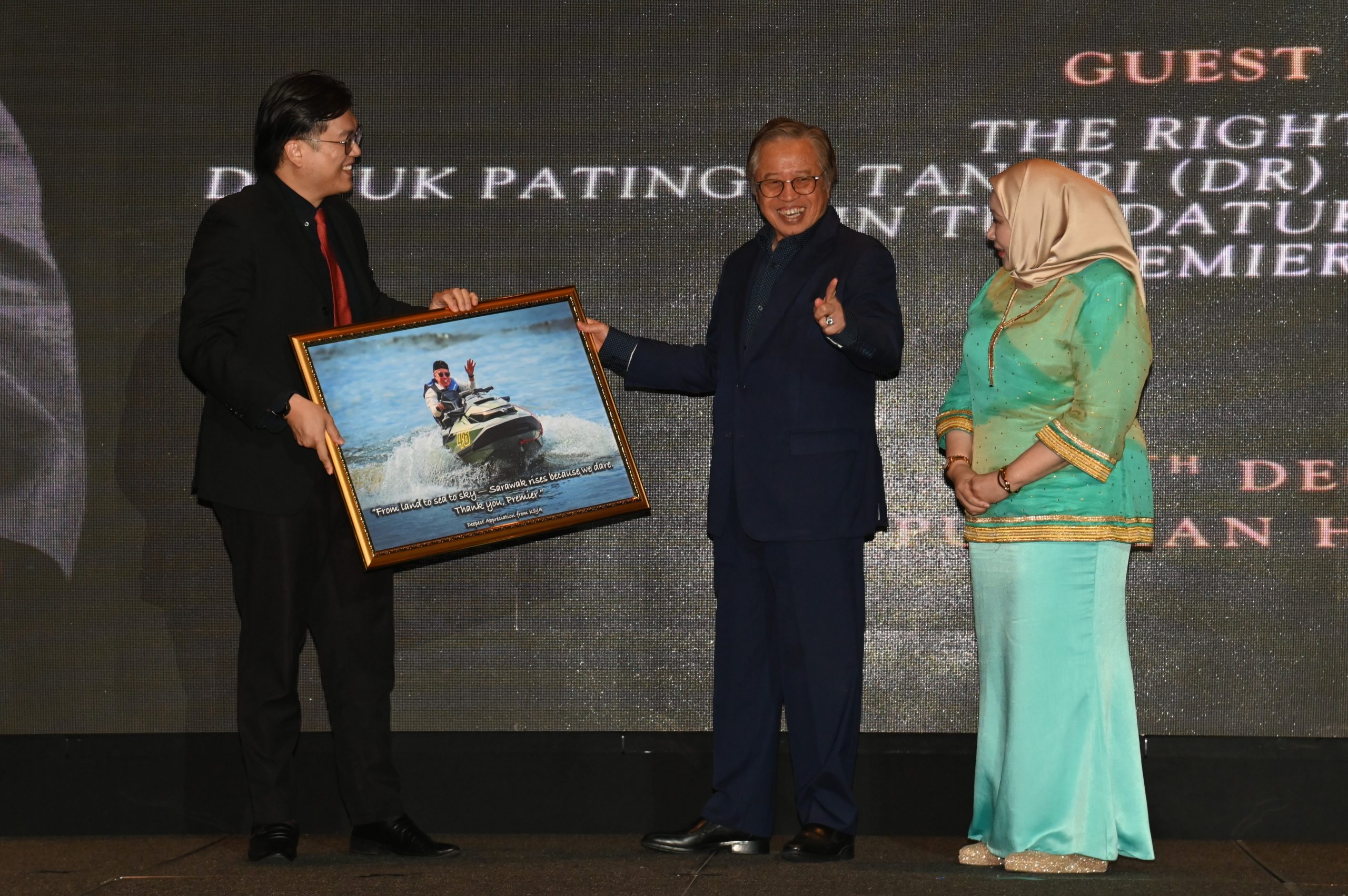 Swinburne alumnus Ronnie Teo Teck Wei moved from accounting into journalism, where he now leads major media organisations and promotes ethical reporting in Malaysia.