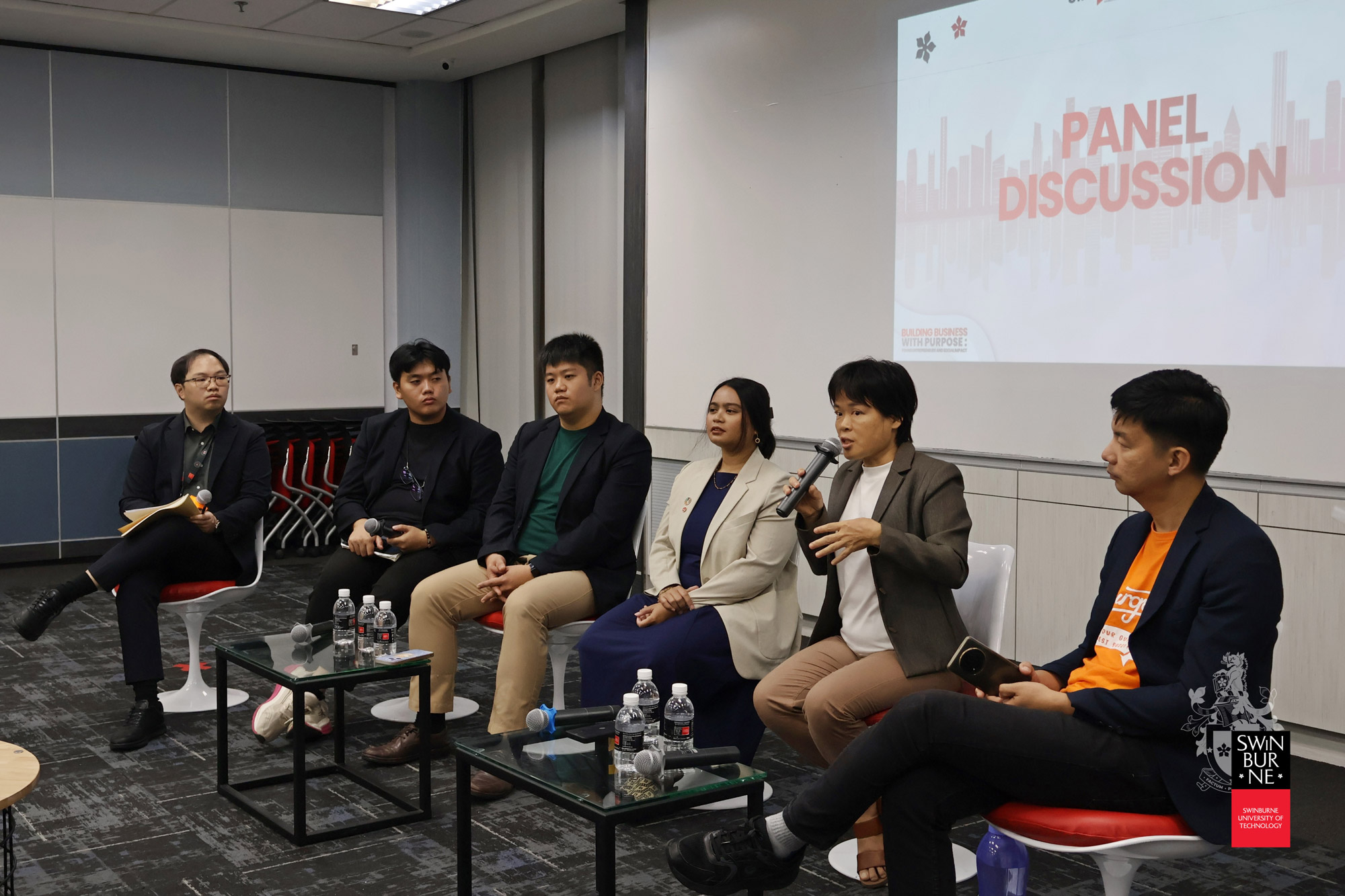A panel discussion held during SwinTalk, with (from left) Dr Gabriel Wee, Mohamad Haziq Hafiz, Mark Liao Jun, Nur Atiqah Binti Abdul Taib, Sandra Wong Ling Hie, and Ang Tse Chwan.