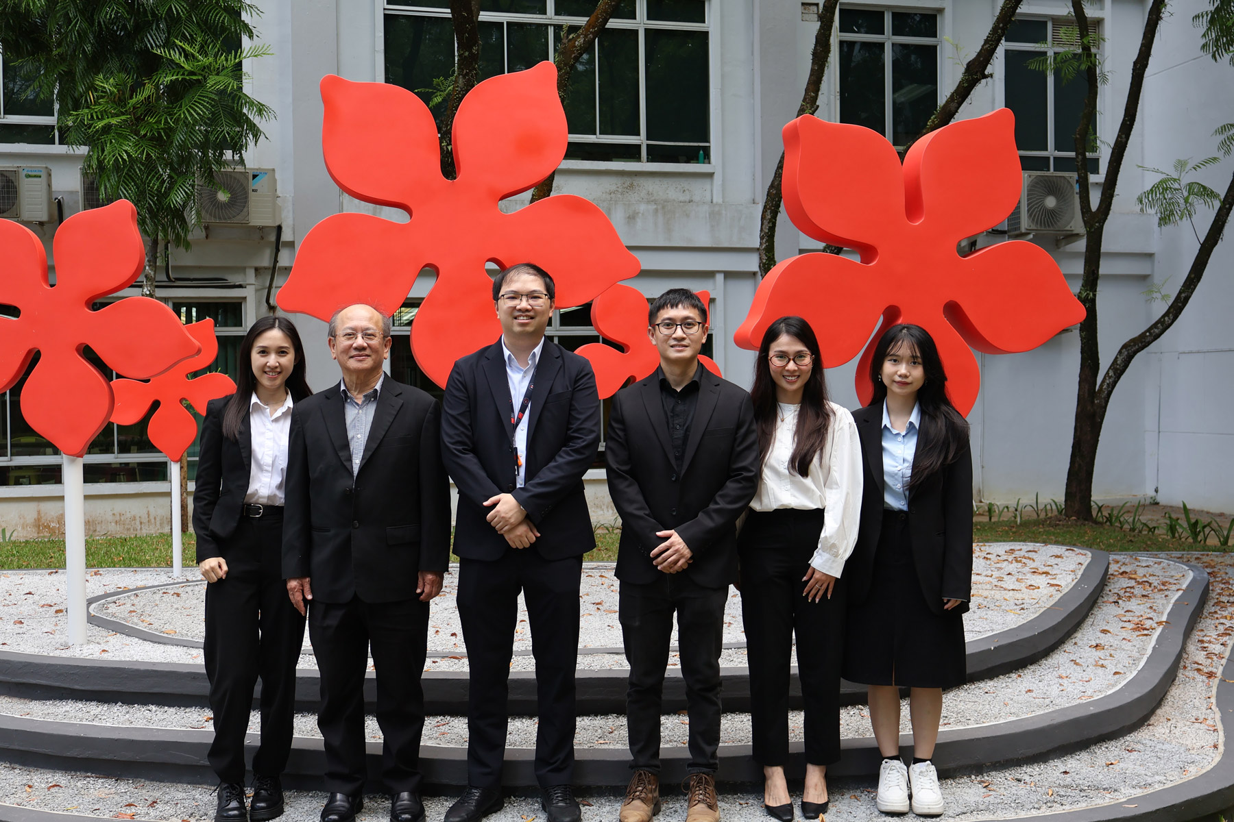 A group photo taken following the kick-off meeting at Swinburne Sarawak. Seen are (from left) Ms Amanda Thian Hui Yee, Sales Specialist, Melinau EV; Mr Yii Teck Sing; Dr Gabriel Wee Wei En; Mr Clinton Lim, Operation Support Manager, Melinau EV; Ms Belinda Chiong, Marketing cum Sales Support Manager, Melinau EV; and Ms Sharon Tan, Research Assistant, Swinburne Sarawak.