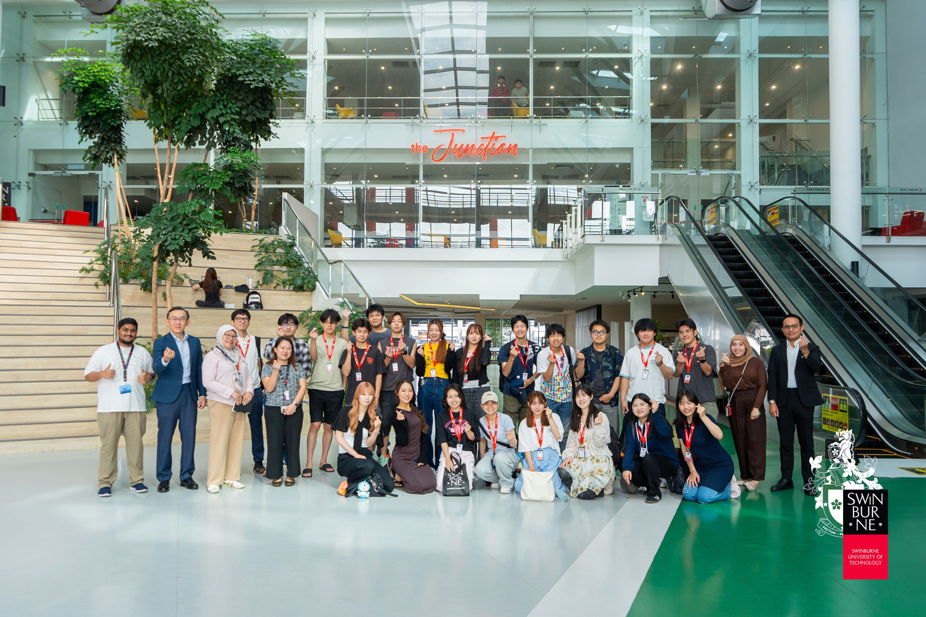A group photo of the visiting students from Kanda University of International Studies.
