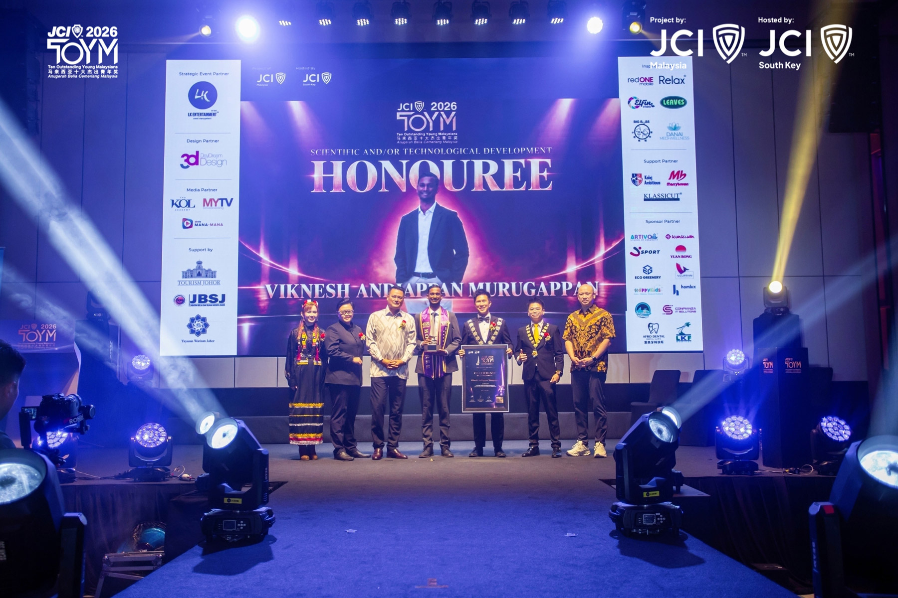 Professor Viknesh (centre) receives the TOYM Award 2026, presented by JCI Malaysia.