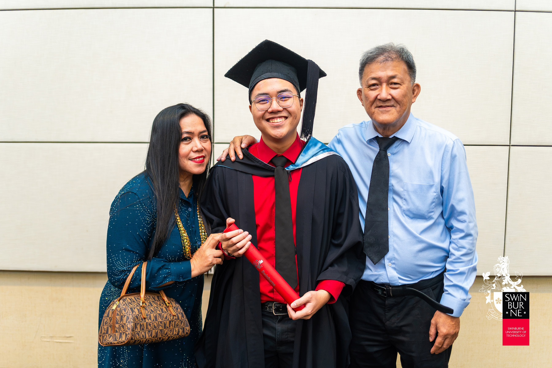 Valedictorian Rodney Liaw (centre) with his parents. 