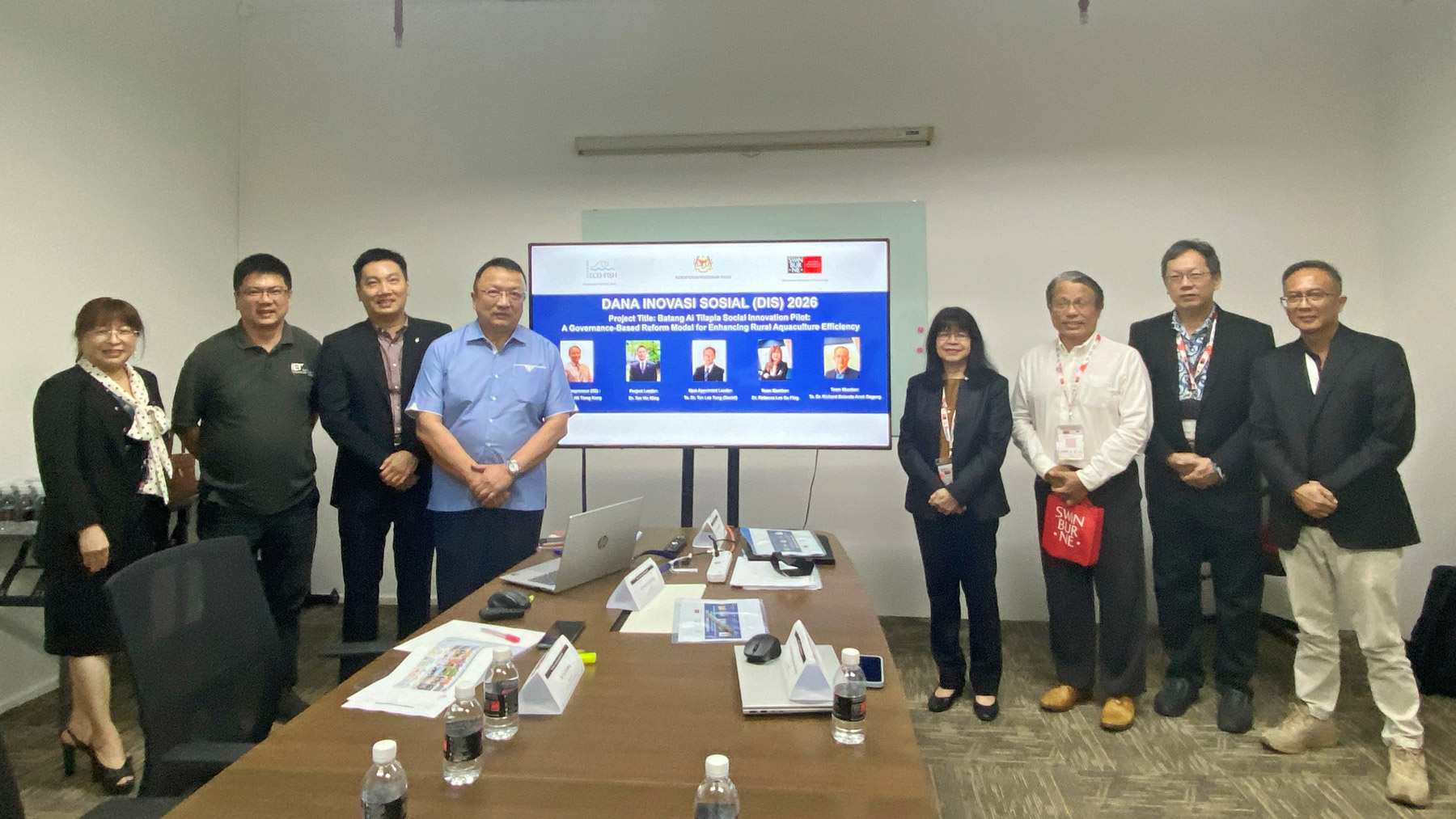 From left) Dr Rebecca Lee Su Ping, Associate Professor Ir Dr Chua Hong Siang, Dr Tan Vie Ming, Dato Jonathan Chai Voon Tok, Leila Sim Ah Hua, Thomas Hii Tiong Kong, Ts Dr Tan Lee Tung, and Ts Dr Richard Belanda Dagang after their roundtable discussion during the Industry-University-Community (IUC) Summit 2026 at Swinburne Sarawak on 12 August 2026.