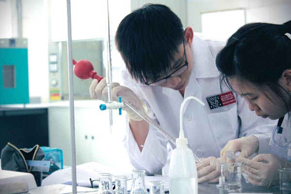 chemistry-lab-thumb