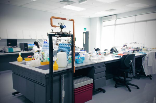 chemistry-research-lab-thumb